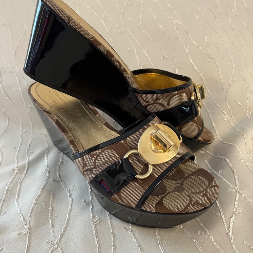 Coach - Picture 2 of 6